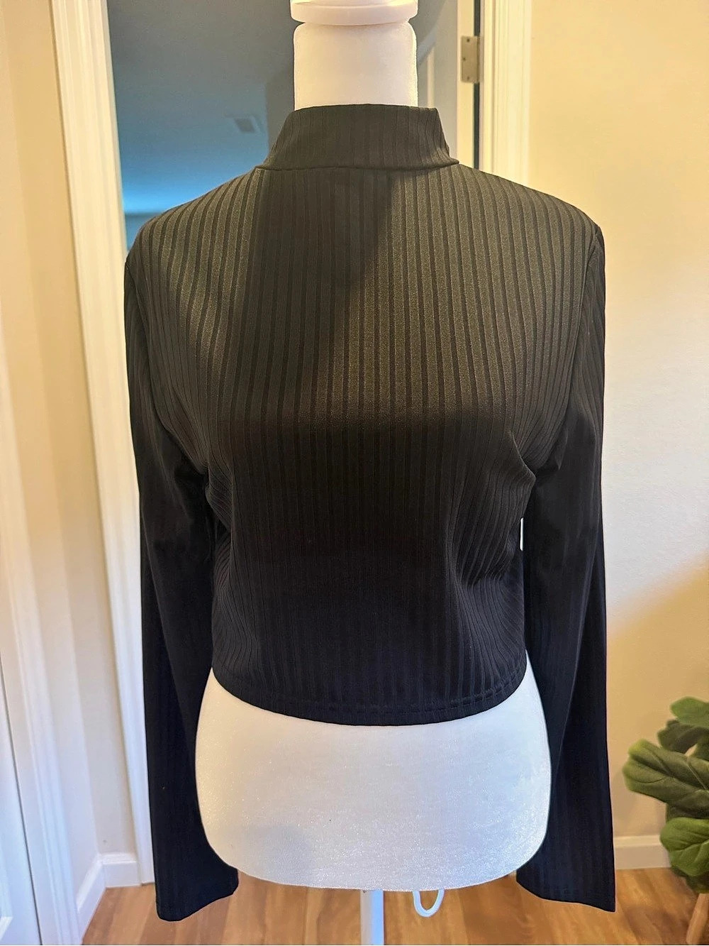 Ribbed Mock Neck Zip Top in Black Size Large NWT